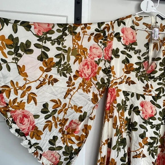 PLUS FLORAL WIDE SLEEVE SKATER DRESS CORAL - Picture 2 of 5